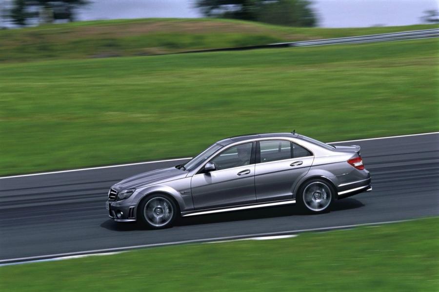  Mercedes-Benz C63 AMG 2007 года  (фото 7 из 27)